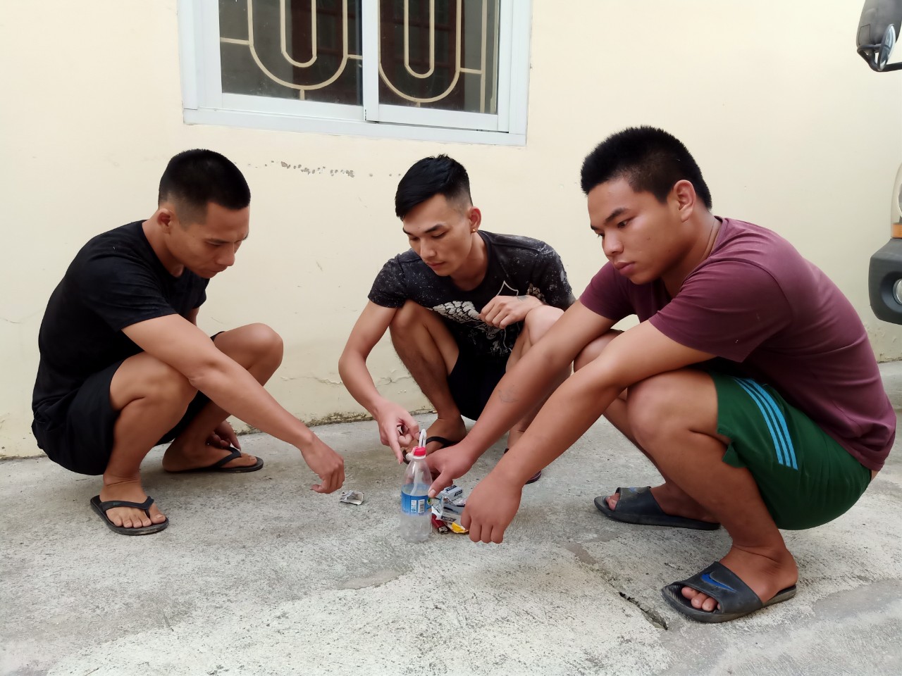 Công an xã Đặng Cương (An Dương): Bắt quả tang 3 đối tượng sử dụng trái phép chất ma túy